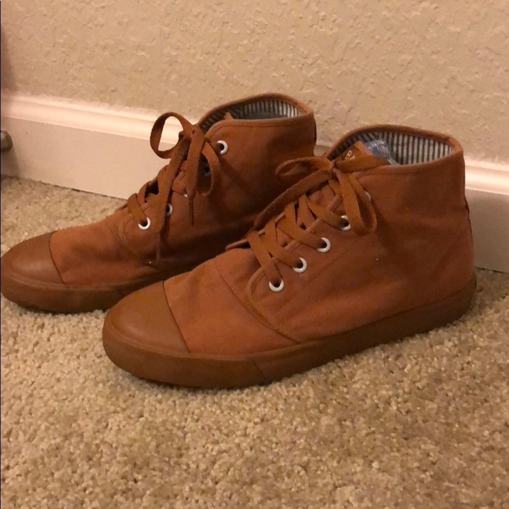 BANGS tan sneaker